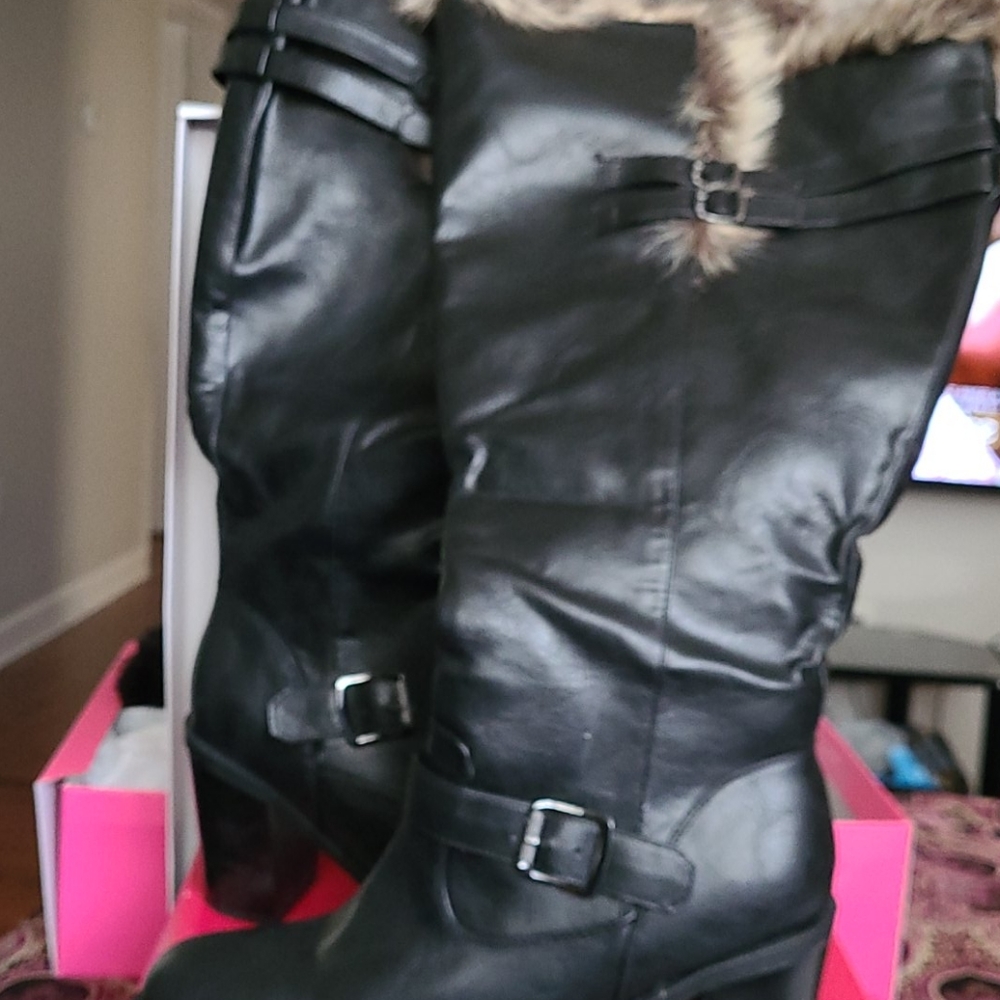 Shoes - Picture 4 of 4